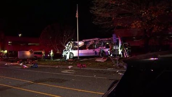 1 dead, 27 injured after bus crash involving Brandeis University students