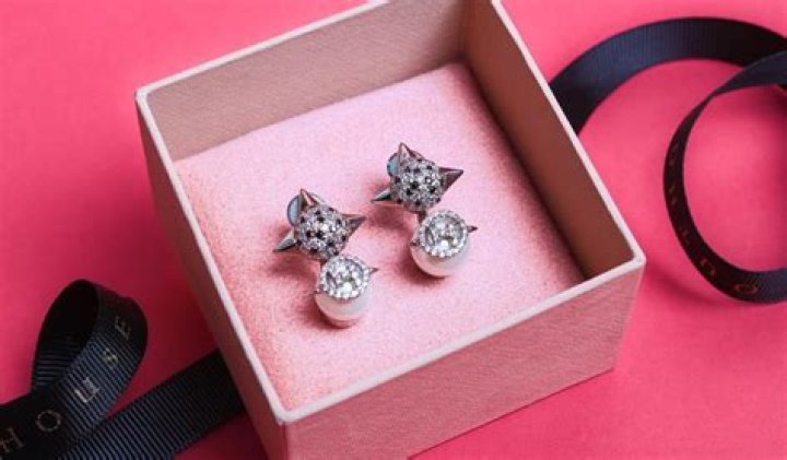 31 Jewellery Gifts For Christmas That They'll Keep Forever