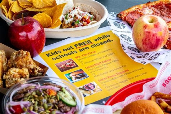 Andrade's Restaurant continues to provide free meals during pandemic