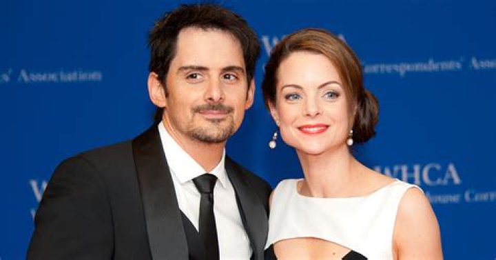 Brad Paisley’s wife Kimberly Williams was seen without wedding ring & lost her voice right before 20th anniversary