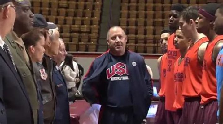 Coach is furious when players disrespect the National Anthem: Now watch the veterans on the left