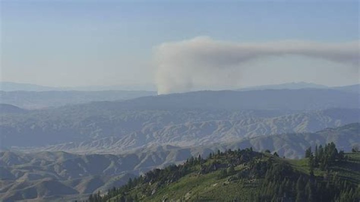 Goldrun fire near Ola swells from 50 to 800 acres overnight, threatens High Valley homes