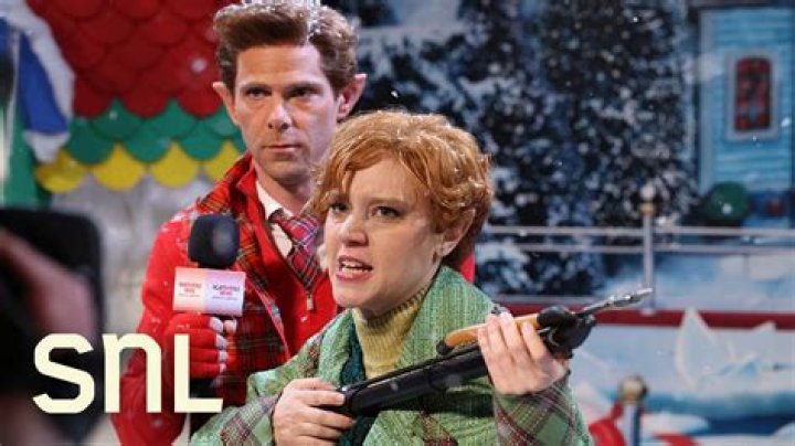 Kate McKinnon Brings All the Funny Ladies to a Cozy Christmas SNL