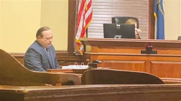 Kentucky court suspends prosecutor who asked for nude photos