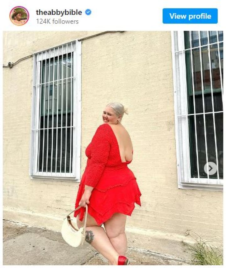 Plus-sized model claps back at trolls who attack bikini photos – ‘look away’