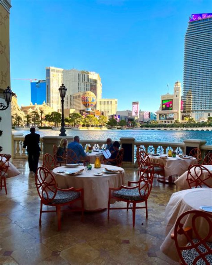 Viral Photos Show Las Vegas Restaurants Completely Empty During Grand Prix