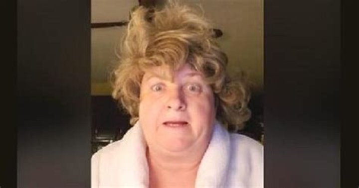 Woman changes lyrics to Dolly Parton’s – internet is cracking up over her version